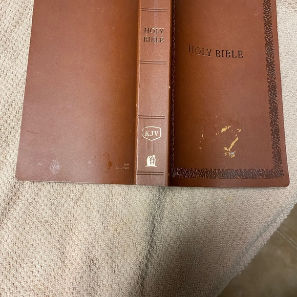 KJV Holy Bible, Soft Touch Edition [Brown] by Thomas Nelson 2018 - Picture 5 of 8